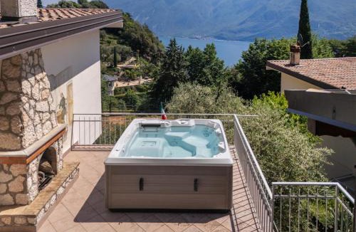Bassanega Villa | Villa Natura Panoramic Lake Garda