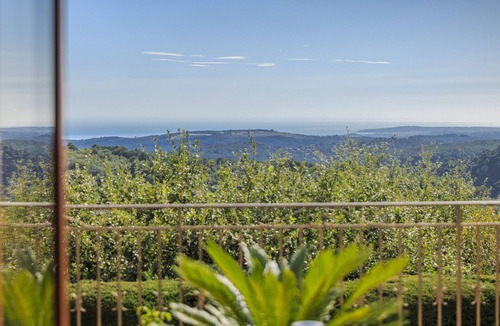 Tourrettes-sur-Loup Villa | Villa Oasis – View, pool & spacious terrace
