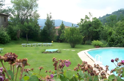 Nocchi Villa | Villa 'Olivi' with Shared Pool, Private Garden and Wi-Fi
