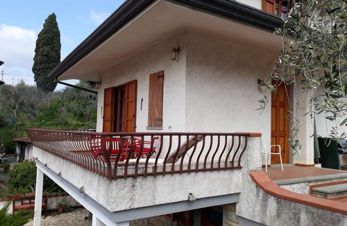 Corsanico-Bargecchia House | Villa on the hill with parking, garden, panorama