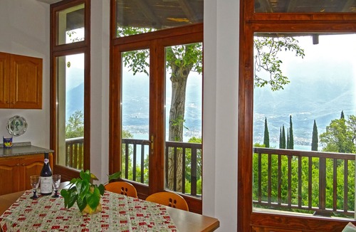 Pieve Villa | Villa Paradiso Lake View Balcony Garden
