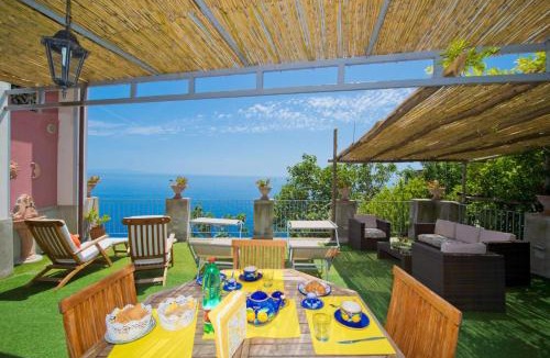 Praiano Apartment | Villa Red Moon Green garden