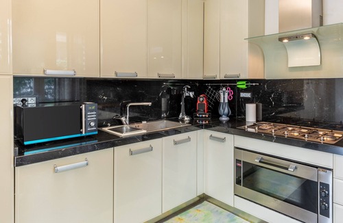 Massa Villa | Villa 'Relax In - Versilia' with Private Pool, Wi-Fi and Air Conditioning