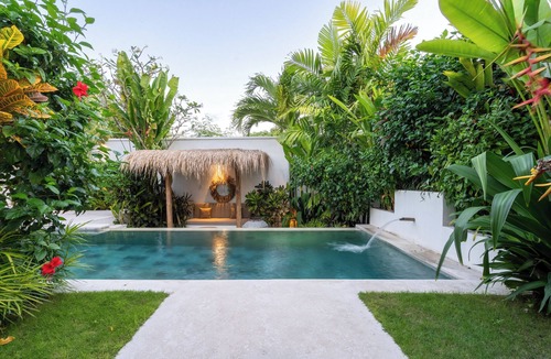Beraban Villa | Villa Ruta 2 Oasis 5 min walk from Nyanyi beach and close to Luna Beach Club