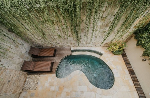 Melayang Villa | Villa Santana ★ Deluxe Villa with huge living area and fast wifi
