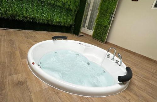 Dinoyo Villa | Villa Storia, 3 BR Full AC, Jacuzzi Air Panas
