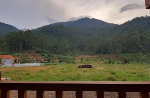Ciwidey Villa | Villa Syariah Ciwidey Bandung Arreneuz View Kebun