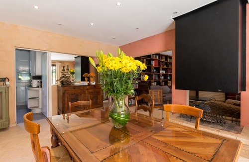 California - Pezou Villa | "VILLA TSAVORITE - CANNES CALIFORNIE" : large swimming pool, 4 bedrooms & 210 m2.