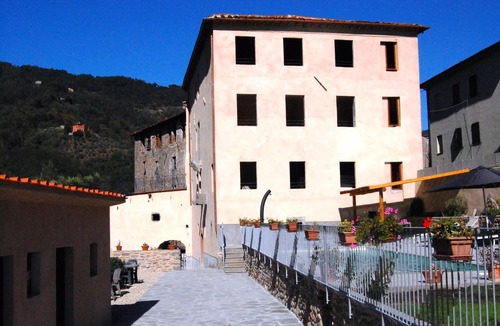 Bagni di Lucca Villa | Villa Ulqini. Riverside Villa Bagni Di Lucca.
