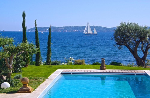 Sainte-Maxime City Centre Villa | VILLA very CENTRAL. with PANORAMIC SEA VIEWS ! Heated Pool, Parking.