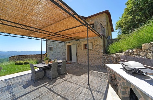 Licciana Nardi Villa | VILLA VIRGINIA 6 pax