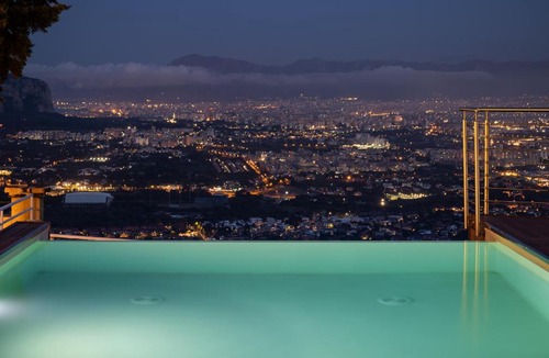 Partanna Villa | Villa vista mare con piscina privata a Mondello