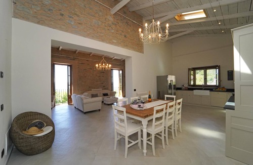 Licciana Nardi Villa | VILLA VITTORIA 8 pax