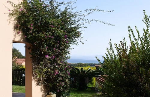 Costa Rei Villa | Villa with beautiful garden overlooking the sea