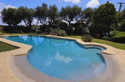 Saint-Laurent-du-Var Villa | Villa with Garden and Pool-Wifi-AC