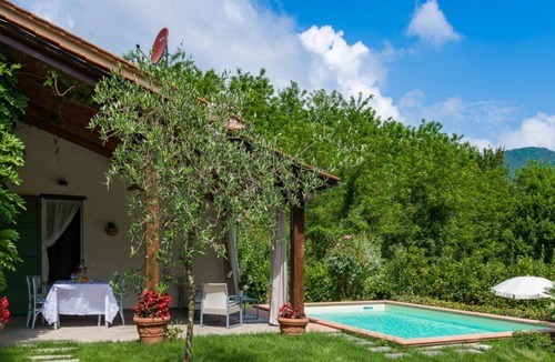 Vicopelago Villa | Villa with pool in the green