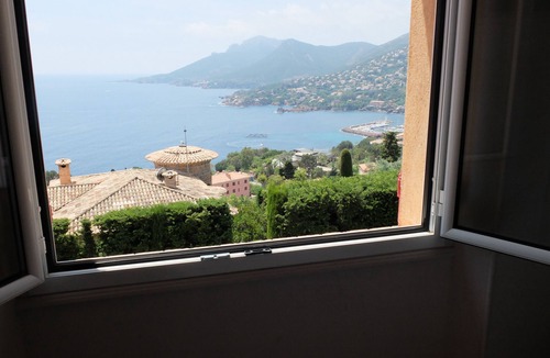 Theoule-Superieur Villa | Villa with swimming pool and panoramic sea view.