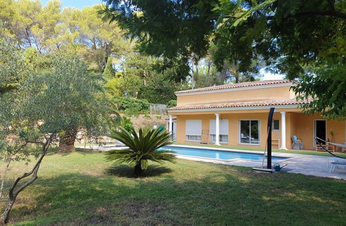 Les Baraques Villa | Villa with swimming pool not overlooked in private secure domain in Mougins