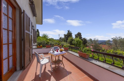 Corsanico-Bargecchia Villa | Villino di Corsanico with view, Massarosa, Italy