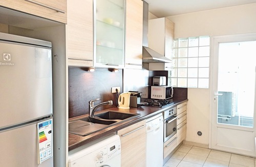 Cannes City Centre Apartment | Viva Riviera Cosy and Large 2 Bedrooms with balcony
