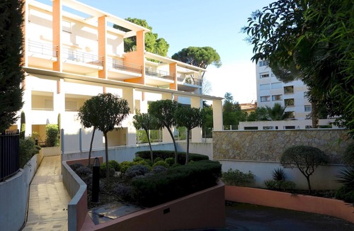 Cannes City Centre Apartment | Viva Riviera Nice and Quiet 1 Bedroom with swimming pool