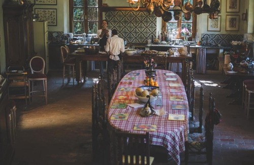 Vorno Villa | Vorno Villa Sleeps 24 with Pool Air Con and WiFi