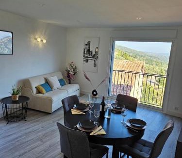Speracedes Apartment | Vue mer, au calme, avec jardin !