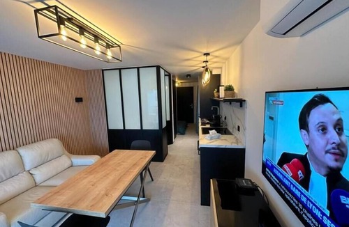 Mont Boron Apartment | Vue mer Incroyable, Appartement Entièrement Rénové Avec Piscine et Garage