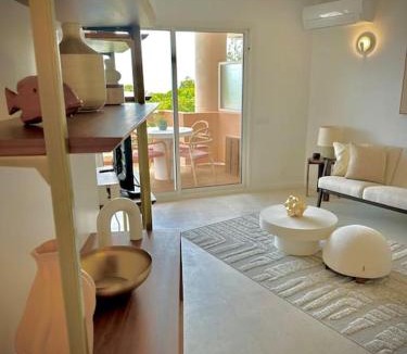 Theoule-Superieur Apartment | Vue mer - Refait à neuf - Clim - Parking - 4 personnes