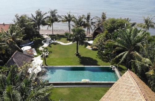 Kalisada Villa | Wake up to the Sea of Bali Beachfront luxury plus