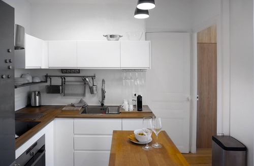 Quartier du Port Apartment | Waterfront panoramic sea view with balcony, AC