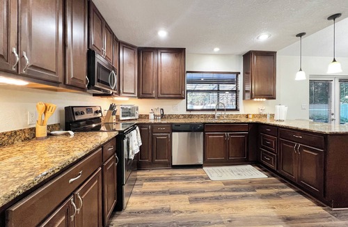 Apopka House | Welcome to Dreamland: Over 1 acre of Private living, lodging & celebrations!