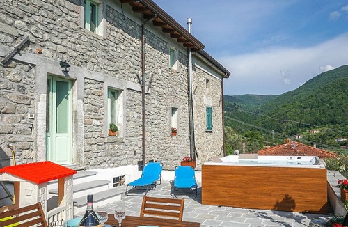 Casone Carpinelli House | Welcome to this welcoming vacation home in Pieve San Lorenzo.