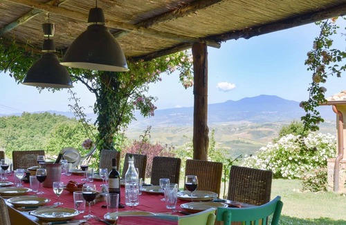 Il Poggio Villa | Welcoming villa dominating the Val D'Orcia. AC, infinity pool