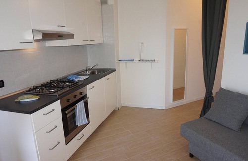 Lignano Sabbiadoro Apartment | White Black - Large one room apartment