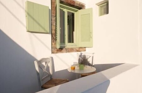 Pyrgos Apartment | White Orchid Studio with Sea and Mountain View