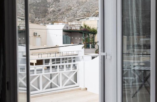 Kamari Apartment | White wave studio 2 Santorini