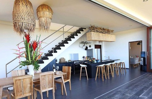 Seseh Apartment | William's Place | 1 Bedroom Blue Apartment