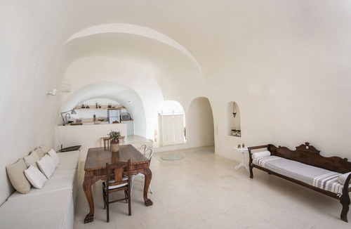 Finikia Villa | Winery House and 2 guest houses. Old winery converted into a stylish villa
