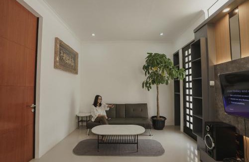 Oro Oro Ombo Villa | Winoera Villa - Modern-Tropical Stay Batu