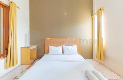 Bandung Hotel | Wisma Alamanda near Terminal Cicaheum RedPartner