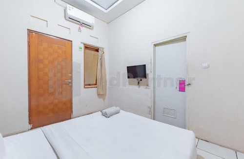 Bandung Hotel | Wisma Alamanda near Terminal Cicaheum RedPartner