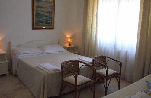 Marina di Castagneto Carducci Apartment | Wonderfully positioned flat for 4-5 people above beach in Marina di Castagneto.