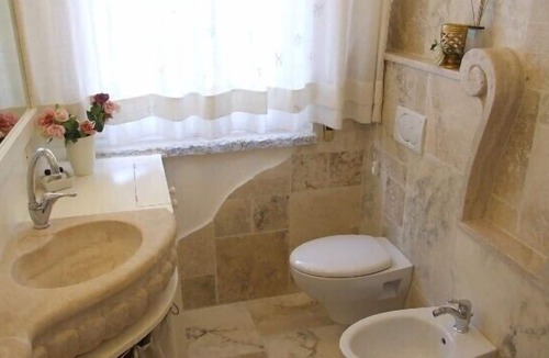 Marina di Castagneto Carducci Apartment | Wonderfully positioned flat for 4-5 people above beach in Marina di Castagneto.