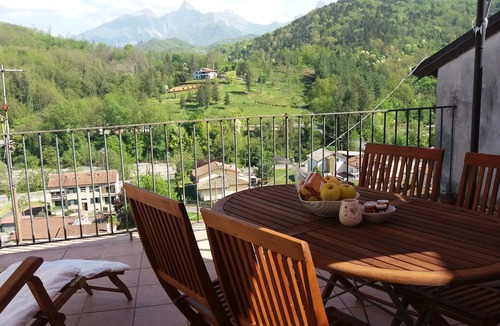 Gassano Apartment | wonderful apartment Vista Alpi Apuane, near "Cinque Terre" and beach of Versilia