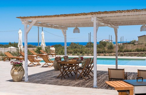 Pachino Villa | Wonderful private villa for 4 people with A/C, WIFI, private pool, TV, terrace and panoramic view