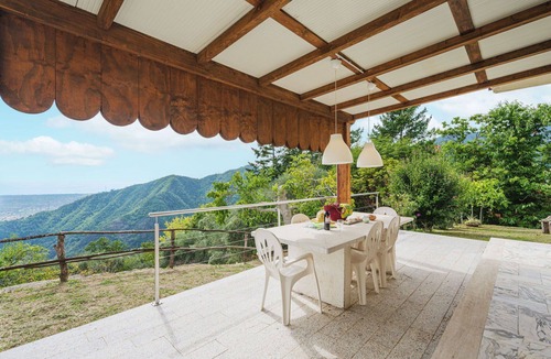 Seravezza House | Wonderful private villa for 6 people with WIFI, A/C, TV and patio