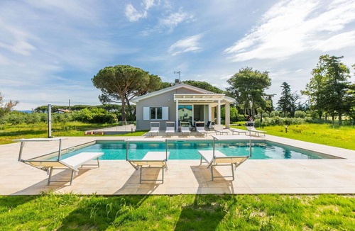Bibbona House | Wonderful private villa for 8 guests with A/C, private pool, WIFI, TV, terrace and pets allowed
