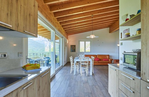 Peglio House | Wonderful private villa for 8 guests with WIFI, TV, terrace and pets allowed