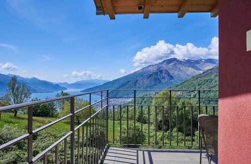 Peglio House | Wonderful private villa for 8 guests with WIFI, TV, terrace and pets allowed
